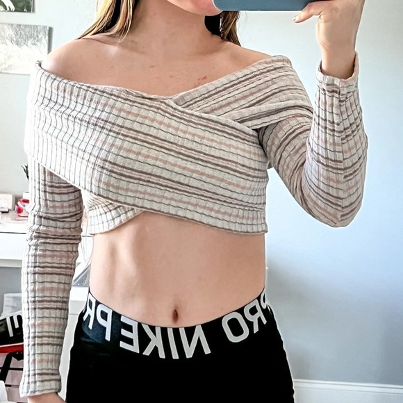 Vintage Windsor Long Sleeve Wrap Crop Top - Picture 5 of 6